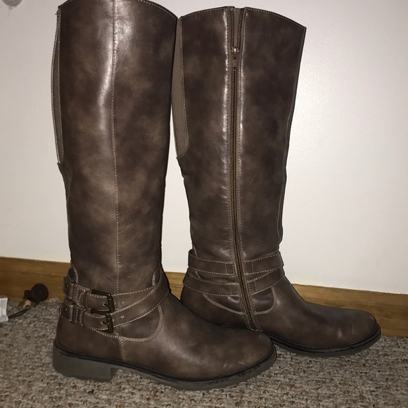 Tan high boots. From belk. Great for cute outfits - Picture 1 of 1